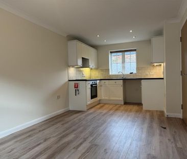 Gatehouse Court, Taunton - Photo 1