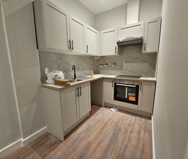 Studio Flat, Garfield Road, SW11 - Photo 2