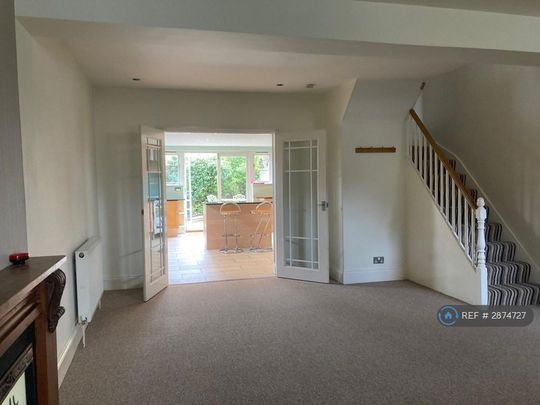 4 bedroom end of terrace house to rent - Photo 1