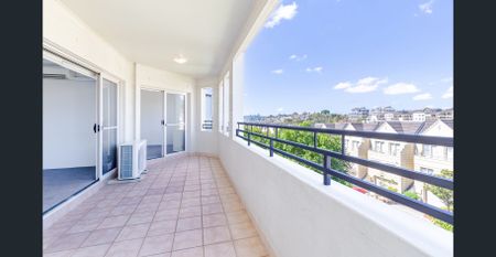 Stylish, Spacious And Modern Three Bedroom Apartment with access to Resort Style Facilities within the exclusive “Abbotsford Cove - Photo 3