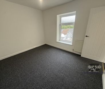 3 bedroom end of terrace house to rent - Photo 3