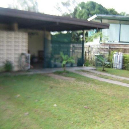 Charming 2-Bedroom Unit in Leafy Mundingburra - Photo 3