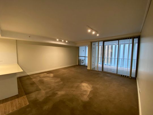 Stunning 2 Bedroom Apartment in Ultra Convenient Location - Photo 1