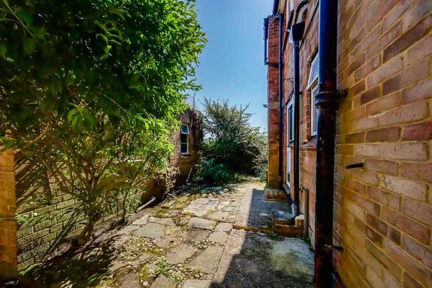 Pond Close, Winchmore Hill, Amersham, HP7 - Photo 1