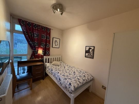 5 Bed Flat, Wharncliffe House, SW15 - Photo 1