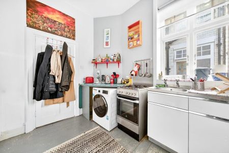 1 Bed Flat, Lansdowne House, SW8 - Photo 3