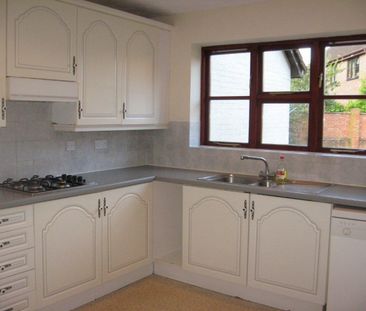4 bed Detached - To Let - Photo 6
