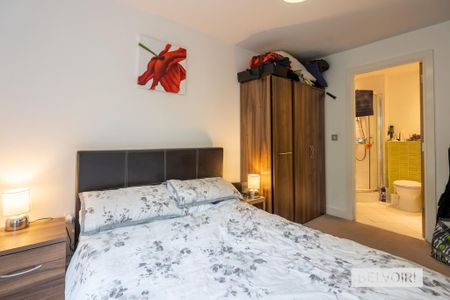 2 bedroom flat to rent - Photo 2