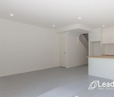 “Modern Townhouse Near Austin Hospital” - Photo 1