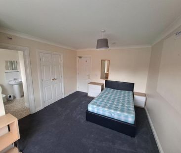 6 bedroom terraced house to rent - Photo 3