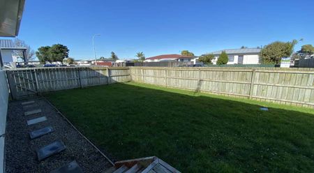 Fully Fenced Home - Photo 3