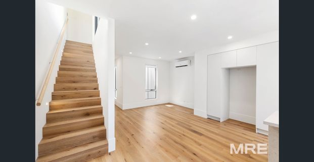 Stylish spacious and brand new - Photo 1