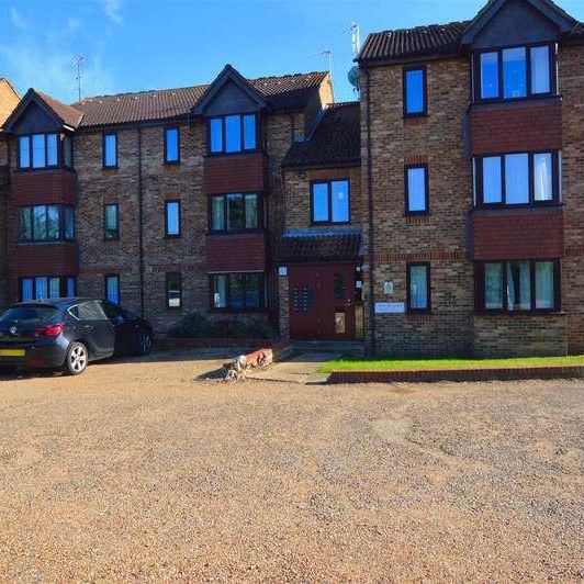 Franklin Avenue, Slough, SL2 - Photo 1
