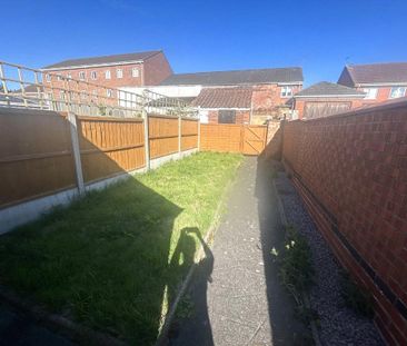 3 bedroom end of terrace house to rent - Photo 2