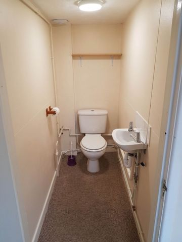 4 Bedroom Flat To Rent in Charminster - £2,000 pcm Tenancy Info - Photo 2