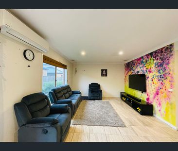 84 Waterhaven Boulevard, Point Cook, Vic 3030 - Photo 4