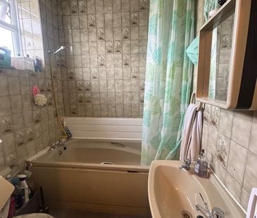 Room in a Shared Flat, Deptford High St, SE8 - Photo 6