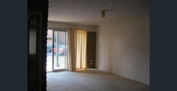 Neat & Low-Maintenance 2 Bedroom Unit - Mt Warren Park - Photo 1