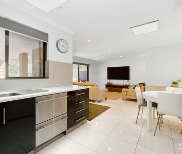 Modern Furnished 2x1x1 Home in Prime Claremont Location – FURNISHED - Photo 6