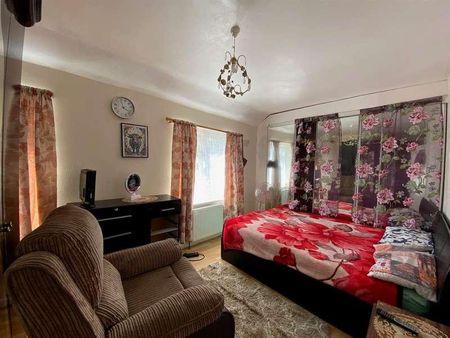 Eastfield Road, Dagenham, RM10 - Photo 3