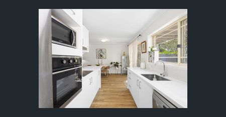 SPACIOUS AND BEAUTIFULLY PRESENTED TOWNHOME - Photo 5