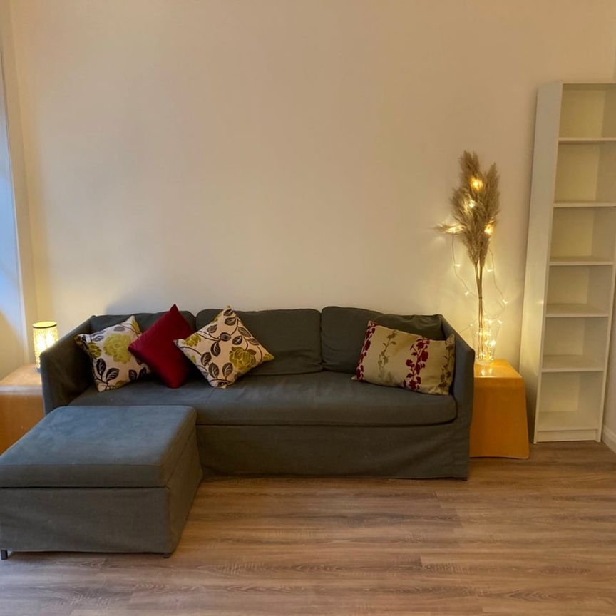 2 Bed Flat, Metro Central Heights, SE1 - Photo 1