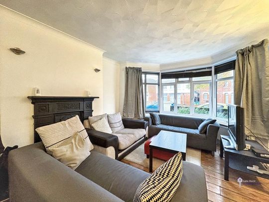 4 bedroom flat to rent - Photo 1