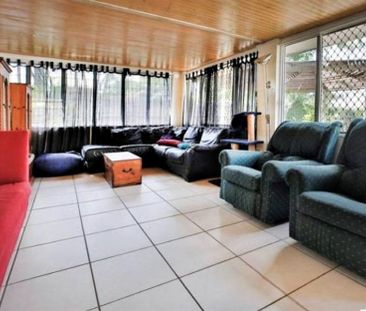 Large Family Home Minutes to Excellent Schools. - Photo 2