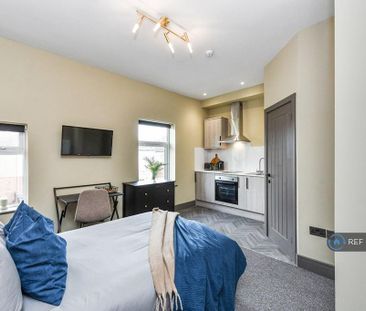 1 bedroom in a house share to rent - Photo 3