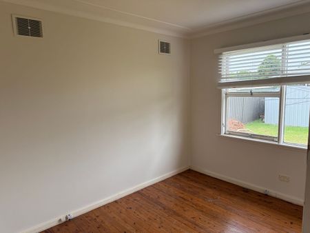 3 Bedrooms house Freshly Painted - Photo 3