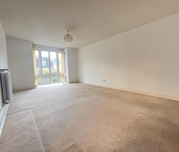 2 bedroom retirement property to rent - Photo 2