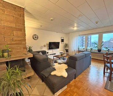 Großzügige 5-Zimmer-Wohnung mit Einbauküche, Kamin und Balkon in Bo... - Photo 1