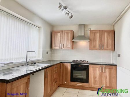 2 bedroom semi-detached house to rent - Photo 3