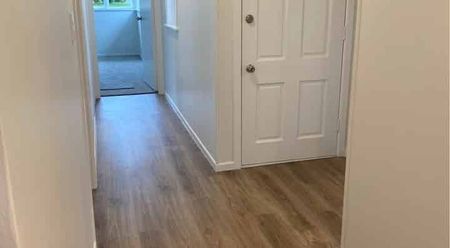 Charming 3-Bedroom Home with Lawn in Lynfield - Photo 5