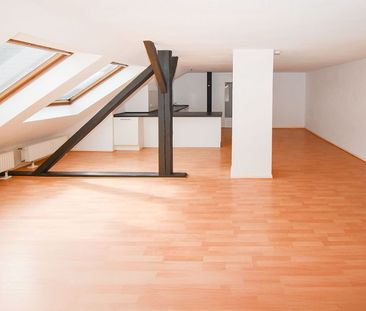 Sonnige Dachgeschosswohnung in der City von Hildesheim! - Photo 1
