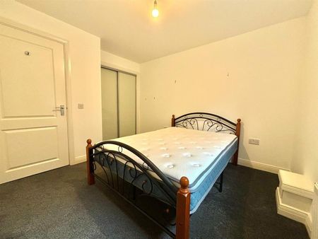 Laurel Court, Chadwick Gardens, Uxbridge, UB8 - Photo 4