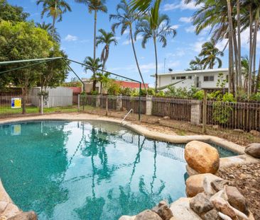 Family Home with a Pool in Kirwan - Photo 5