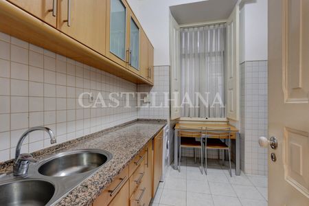 Apartamento T2, para arrendamento, localizado na Baixa, Lisboa - Photo 2