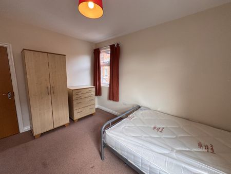 East Parade, Heworth - P10459 - Photo 3