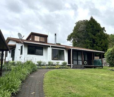 Convenient Family Home - Photo 5