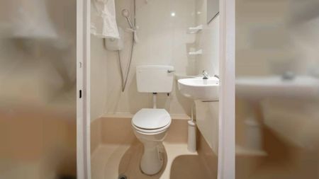 Flat 16 West Cromwell Road, Earls Court SW5 9QL - Photo 4
