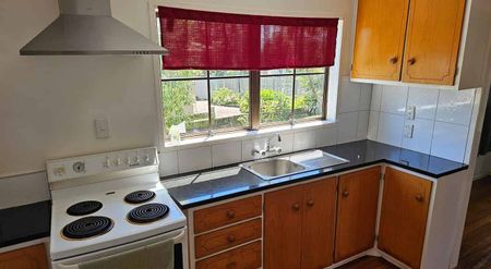 3 Bedroom Home, Highland Park - Photo 2