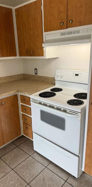 1 CH - 1 SDB - Côte Saint-Luc - $1,645 /mo - Photo 1