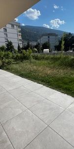 Magnifique appartement de 2,5 pièces au rez-de-chaussée, offrant une spacieuse terrasse ( G002 ) - Photo 3