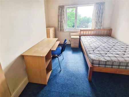 5 bedroom semi-detached house to rent - Photo 2