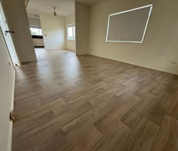 Neat and tidy High set with fresh pain and flooring - Photo 2