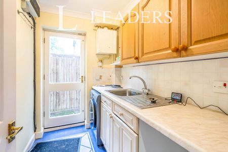 4 bedroom house to rent Bathurst Close, PO11 - Photo 3