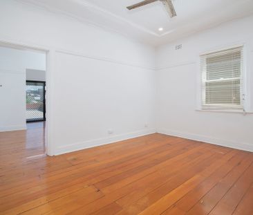 Oversized 2 Bedroom Apartment - Photo 1