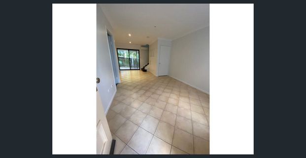 Spacious & Private! Convenient Location! - Photo 1