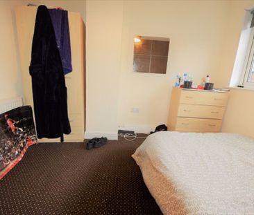 3 bedroom House in Park View Avenue, Leeds - Photo 4